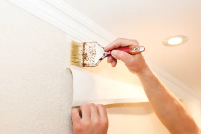 Pose de papier peint à Clary — revêtements muraux et toiles de verre
